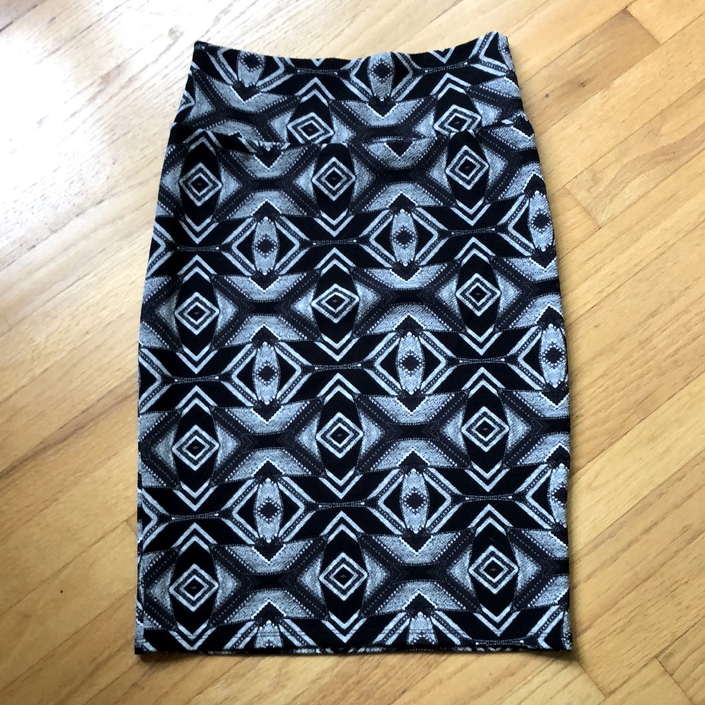 LuLaRoe pencil skirt. Size S